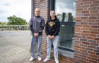 Hubert Noppen und Loort Otto haben ihr Abschlusszeugnis in der Tasche und knnen aufs Gymnasium am Festland